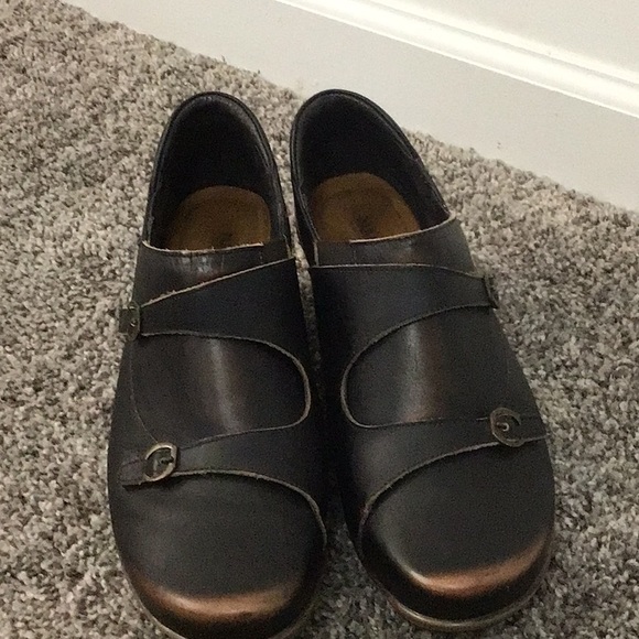 NWOT-NAOT slip ons size (39) US 8.5 - Picture 2 of 4